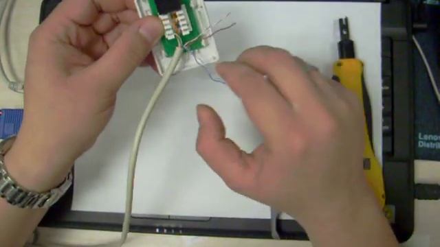 Обжим компьютерной розетки Cat 5e смотреть онлайн