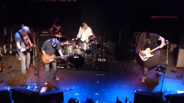 John Coghlan's Quo - A Year - the two minute Outro - 13.06.14 The Brook смотреть онлайн