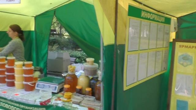 Ярмарка меда проходящая в Нижнем парке г. Липецка. смотреть онлайн