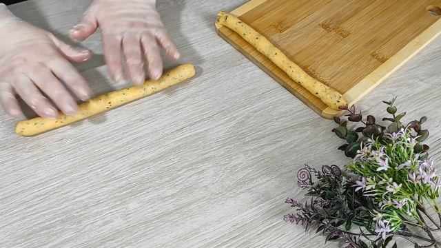 Картофельные палочки хрустящие снаружи и мягкие с внутри. Готовиться просто и быстро. смотреть онлайн