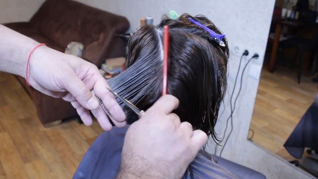 короткая женская стрижка асимметрия, на основе градуированного каре . круглая форма. Bob pixie смотреть онлайн