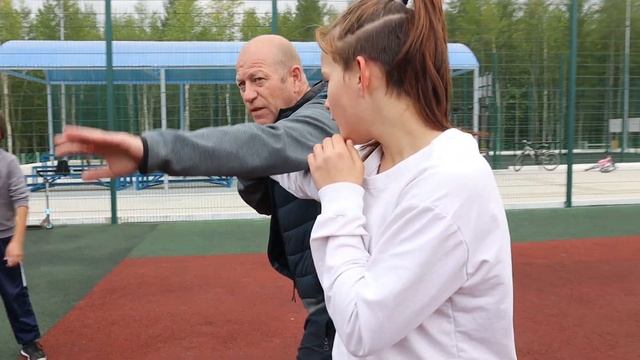 Выход с линии атаки. Тренировка на открытом воздухе. #бокс #мирныйякутия #якутия смотреть онлайн