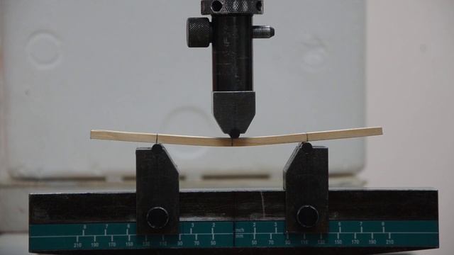 Flexural testing of PINE wood V3 смотреть онлайн