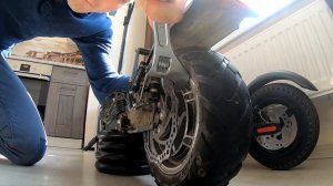 Выравниваем, правим тормозной диск на электросамокате подручными инструментами.