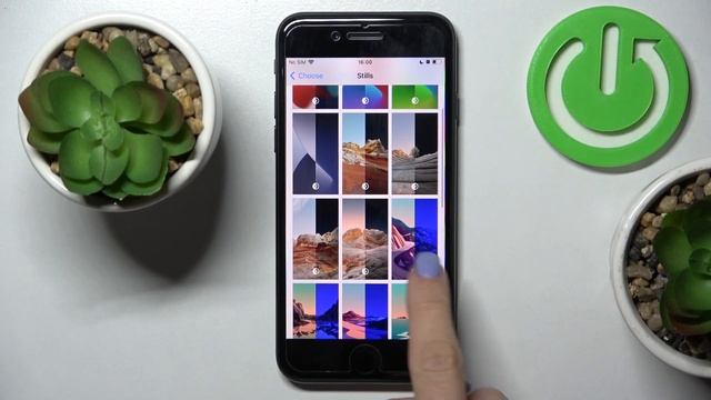 How to Change Wallpaper on Apple iPhone SE 2022 - Customize iOS Screen смотреть онлайн