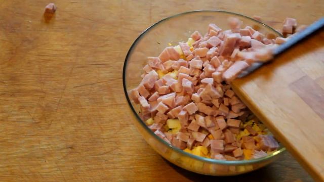 Салат с ветчиной и ананасами. Очень вкусный, понравится всем смотреть онлайн