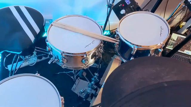 ONE DRUM KIT TO RULE THEM ALL - Tama Club Jam Suitcase Electronic/Acoustic Travel Nesting Kit смотреть онлайн