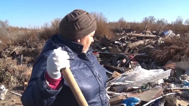 Свалка мусора в Веселовском районе Ростовской области.mp4 смотреть онлайн