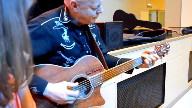 크래프터 기타 소리가 이렇게 좋았다고? (토미옹) / Crafter guitar playing by Tommy emmanuel / Habana haba смотреть онлайн