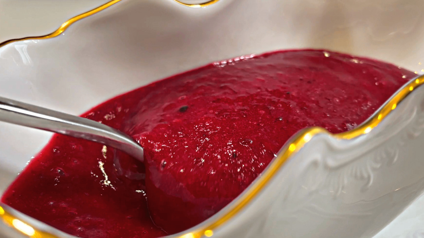 Клюквенный соус к мясу. Рецепт ягодного соуса к мясу и птице. смотреть онлайн