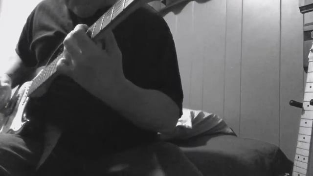 Trying out an old Fender Starcaster смотреть онлайн
