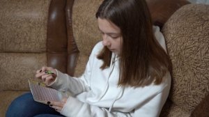 КВЕСТ Поиск ПОДАРКА! Что мама ПОДАРИЛА Соне на окончание учебного года?