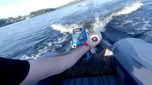 suzuki 15 как вытащить вейкбордиста 130 кг. из воды на глиссер.