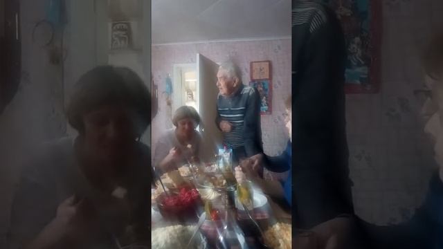 Дедушка 90 лет рассказывает стих, который сочинил в школе смотреть онлайн