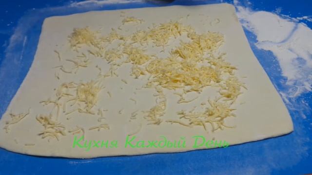 МЯСНОЙ ПИРОГ - рецепт на все случаи жизни. ПРОСТОЙ рецепт Пирога с ФАРШЕМ и готовым слоённым тестом смотреть онлайн