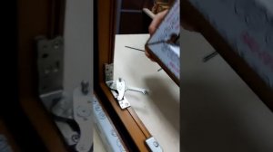 Снимаем створку (скрытые петли) Roto Designo 2