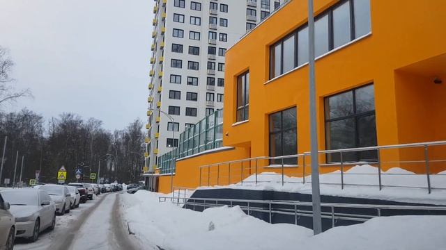 Метро Ольховая и Коммунарка. МФЦ и Налоговая. Клиника и Стройхлам/автообзор/ смотреть онлайн