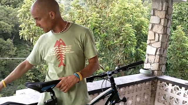 Detours Coffee Bag and D2R Rear Cycling Bag смотреть онлайн