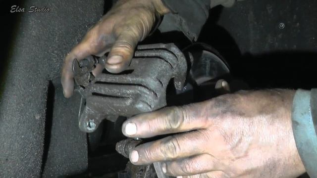 Замена задних тормозных колодок Audi A6 смотреть онлайн