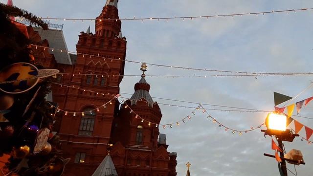 Moscow walks Новогодняя ярмарка на Красной площади смотреть онлайн