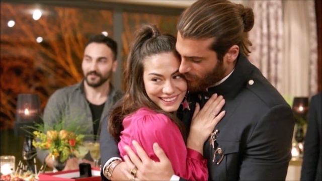 Demet Özdemir y Can Yaman: ¿Es real la escena del beso en la serie de televisión Erkenci Kuş? смотреть онлайн