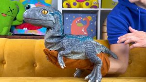 Jurassic World REALFX Baby Blue Raptor | Realistic Dinosaur Animatronic Puppet Toy | BEST DINO TOY