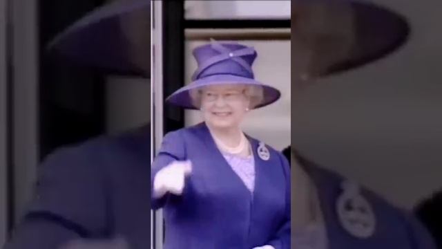 Queen Elizabeth-ll Waves To The People Year By Year смотреть онлайн