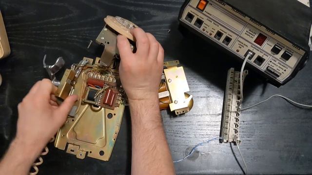 Automatic Electric Model 90 Wall Phone teardown and testing смотреть онлайн