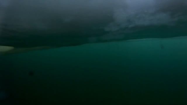 Подводное видео. Под торосом на 6 метрах. смотреть онлайн