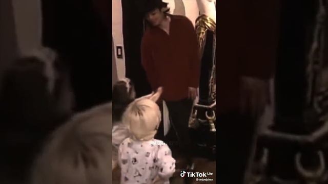 Michael Jackson... смотреть онлайн