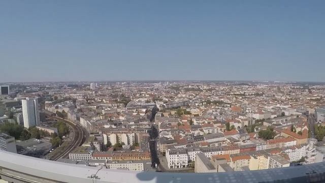 #Blick über #Berlin am #Alexanderplatz von der #Dachterrasse des #ParkInn смотреть онлайн