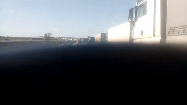 Смарт и фура на трассе. смотреть онлайн