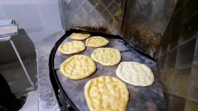 Daily Baking Of 1000 Pieces Of Iranian Traditional Bread Only By This Man/bread/baking Bread ?