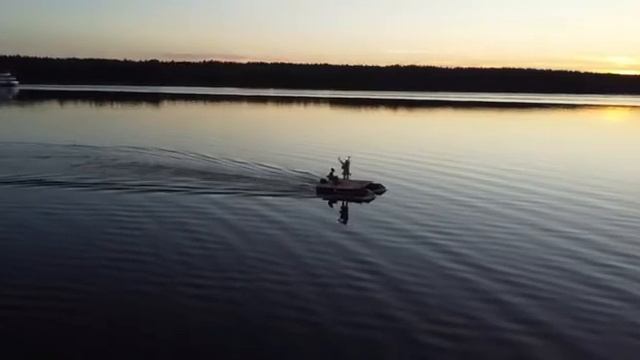 Плот на 8 бочках с мотором 9.8 Hidea смотреть онлайн