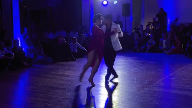Ariadna Naveira and Fernando Sanchez - Ilusión De Mi Vida смотреть онлайн