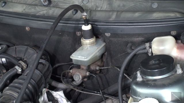 ЗАМЕНА И ПРОКАЧКА ТОРМОЗНОЙ ЖИДКОСТИ ВАЗ ОДНОМУ. смотреть онлайн