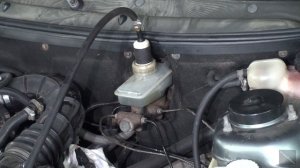 ЗАМЕНА И ПРОКАЧКА ТОРМОЗНОЙ ЖИДКОСТИ ВАЗ ОДНОМУ.