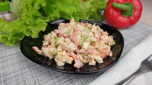Салат с курицей и сладким перцем. Простой, но вкусный салат с куриной грудкой и болгарским перцем.