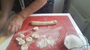 Вареники с клубникой,Где тесто не рвется и начинка не вытекает.