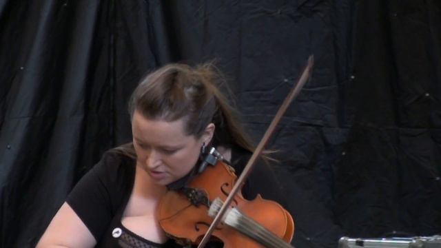 Eliza Carthy And Saul Rose@National Forest Folk Festival 2010 смотреть онлайн