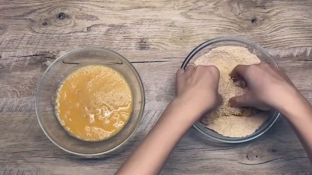 КАК ПРИГОТОВИТЬ КУРИНЫЕ КРЫЛЫШКИ ВО ФРИТЮРЕ? Вкусная горячая закуска в хрустящей панировке смотреть онлайн