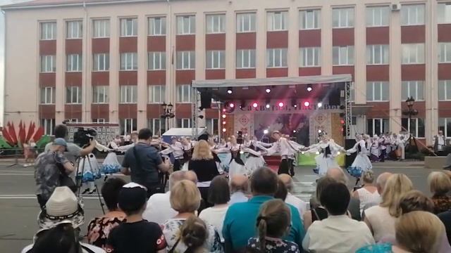Заслуженный любительский коллектив РБ народный ансамбль народного танца "На ростанях" смотреть онлайн