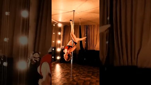 VAMPIRES STREET Приглашает На Индивидуальные Занятия! ?Pole Dance ?Exotic ?Strip.... смотреть онлайн