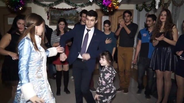 Новогодний интернационал смотреть онлайн