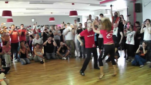 Touch Bachata Ataca y Alemana смотреть онлайн