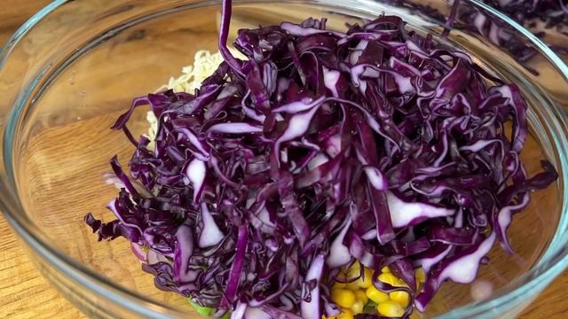 Ну, оочень ? вкусный салат ! Этот салат такой вкусный, что вы будете готовить его снова и снова! смотреть онлайн