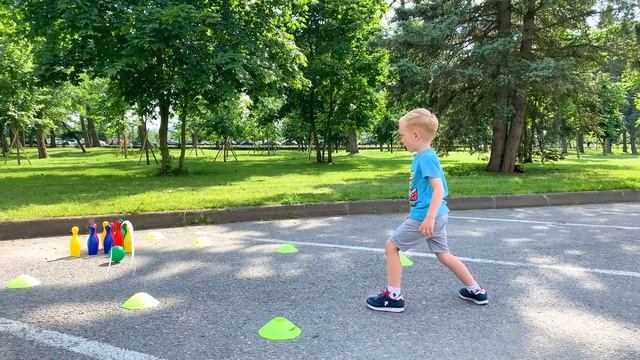 Платон-Чемпион играет в бадминтон и боулинг / Platon-Champion plays badminton and bowling смотреть онлайн