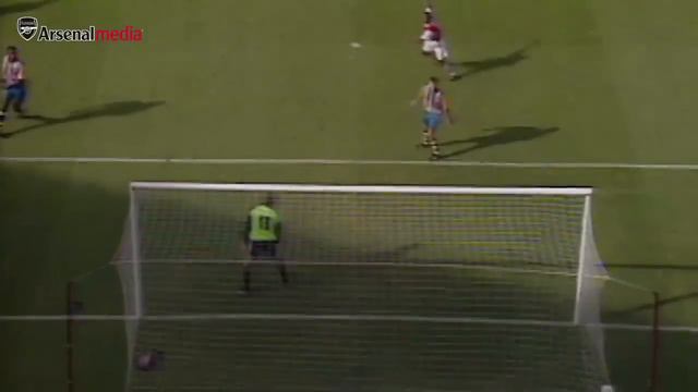 Denis Bergkamp first Arsenal goals смотреть онлайн