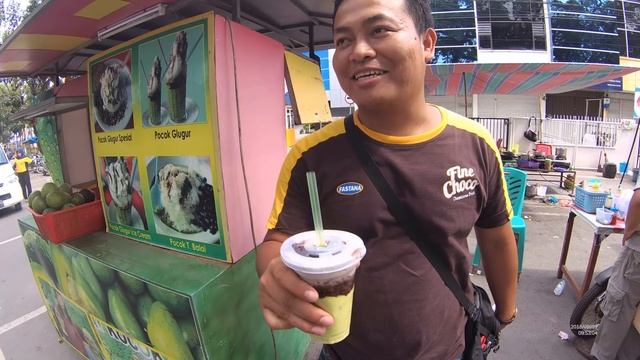 Indonesia Medan Street Food 2991 Pocok Tanjung Balai Lap Merdeka YDXJ0667 смотреть онлайн