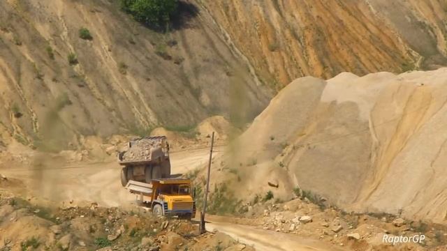 Limestone mining in Russia. Хмелинецкий карьер, добыча известняка смотреть онлайн